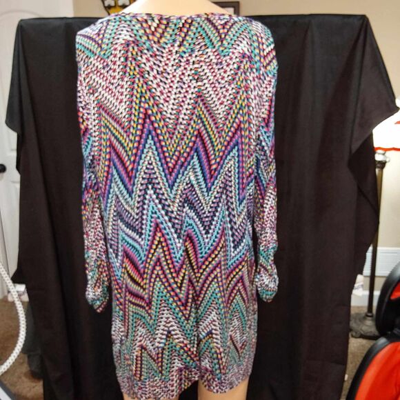 Premise Multicolor Top with Shark Bite Hem - Size XXL - Picture 2 of 7
